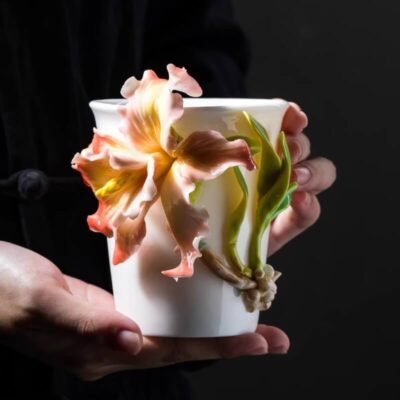 A06-189A-2 Sculpted Iris Art Mug