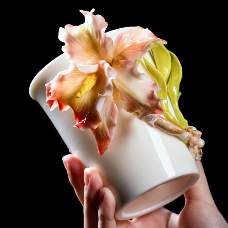 A06-189A-3 Sculpted Iris Art Mug