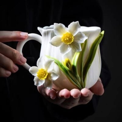 A06-190A-5 Sculpted Daffodil Art Mug