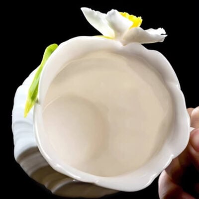 A06-190A-6 Sculpted Daffodil Art Mug