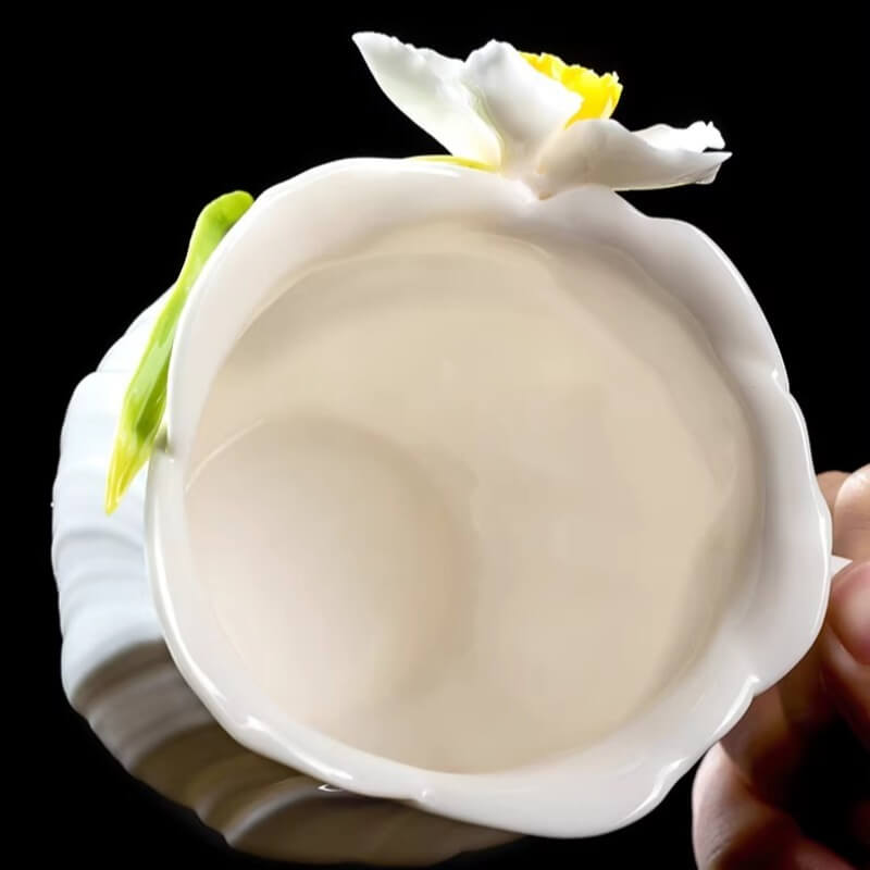 A06-190A-6 Sculpted Daffodil Art Mug