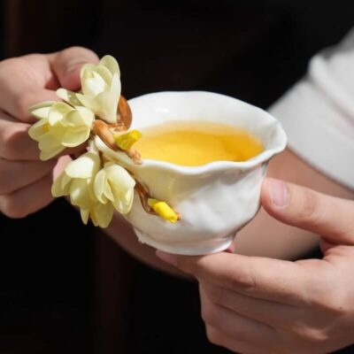 A06-198B-2 Sculpted Magnolia Art Mug