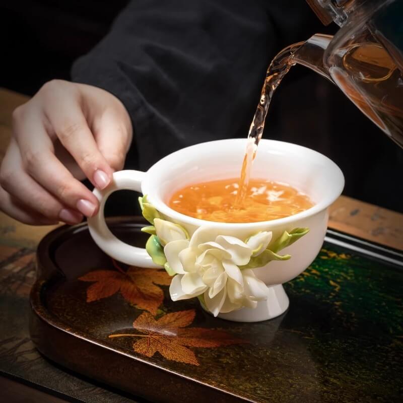 A06-206B-7 Sculpted Gardenia Goblet