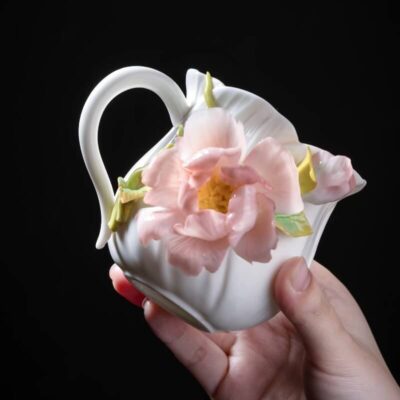 A06-207A-6 Sculpted Peony Art Mug