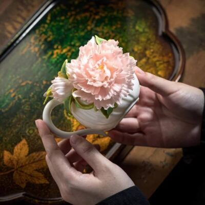 A06-213A-7 Sculpted Peony Art Mug