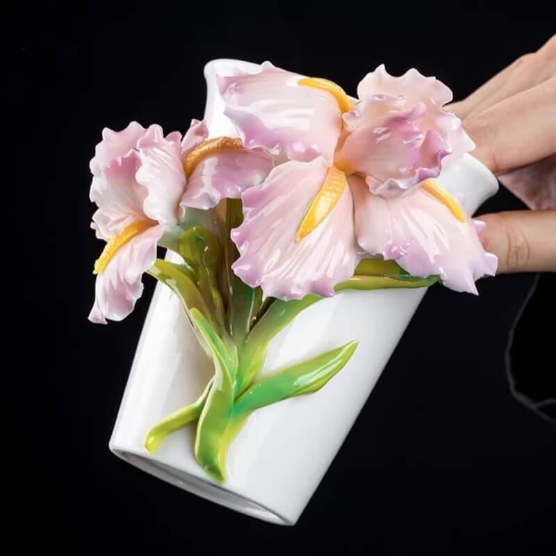 A06-224A-5 Sculpted Iris Art Mug