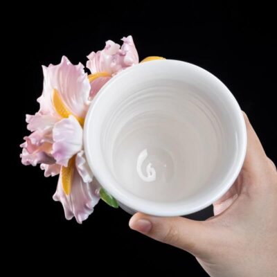 A06-224A-6 Sculpted Iris Art Mug