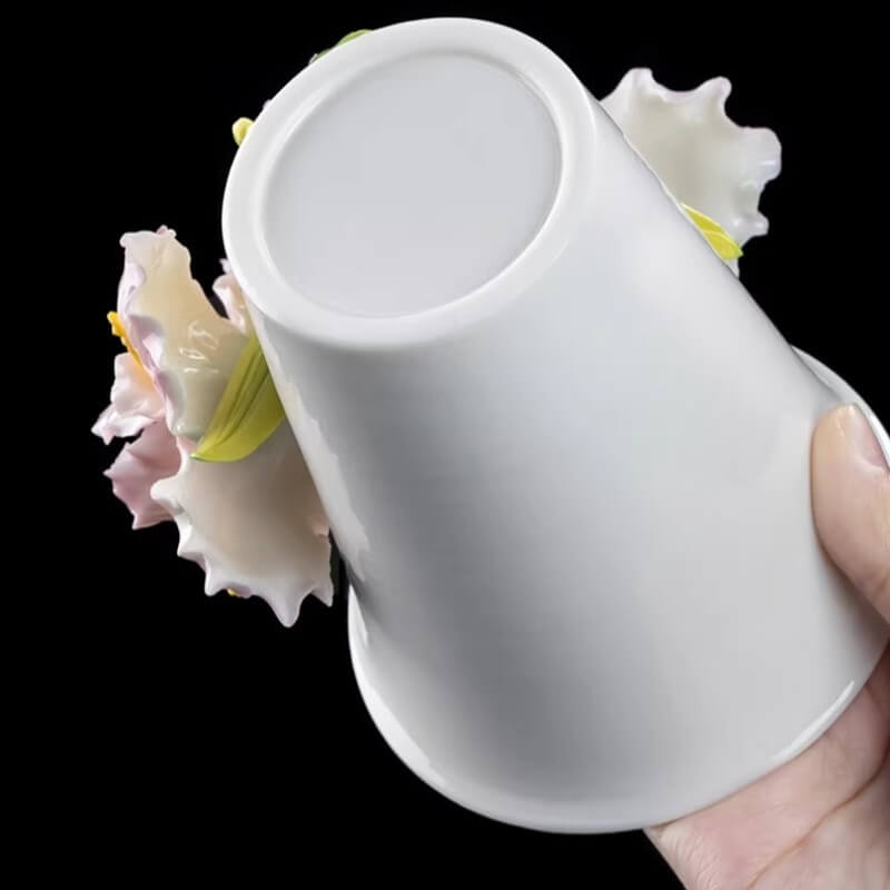 A06-224A-7 Sculpted Iris Art Mug