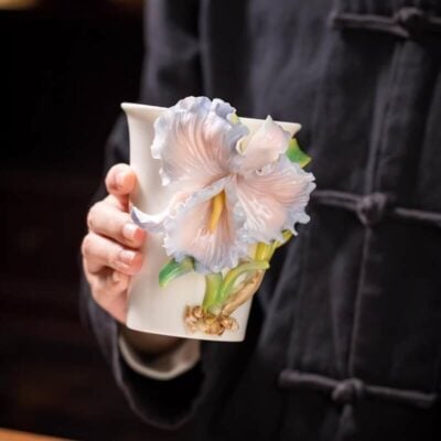 A06-235A-1 Sculpted Iris Art Mug