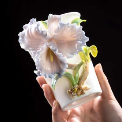 A06-235A-2 Sculpted Iris Art Mug