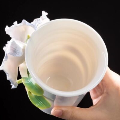 A06-235A-4 Sculpted Iris Art Mug