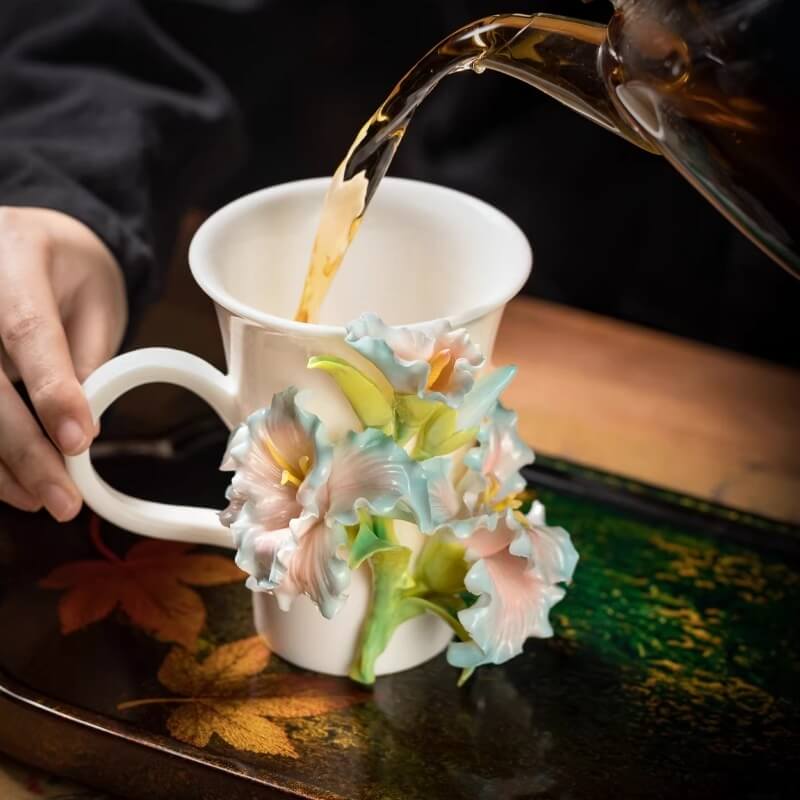 A06-236A-5 Sculpted Gladiolus Art Mug